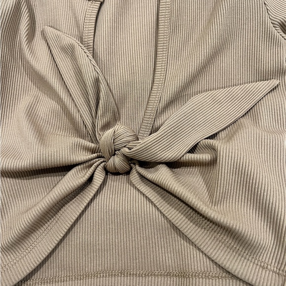 NEW Fashion Nova women’s crop tied tee - Picture 4 of 4